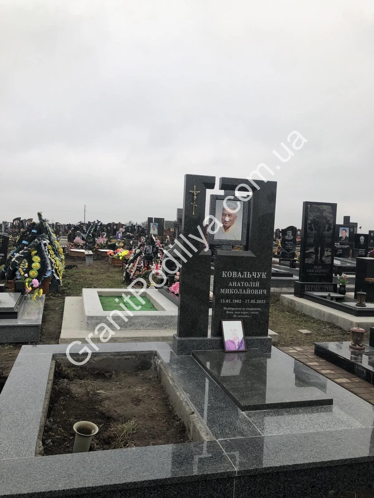 Подвійний пам'ятник з граніту - Кам'янець-Подільський | GranitPodillya